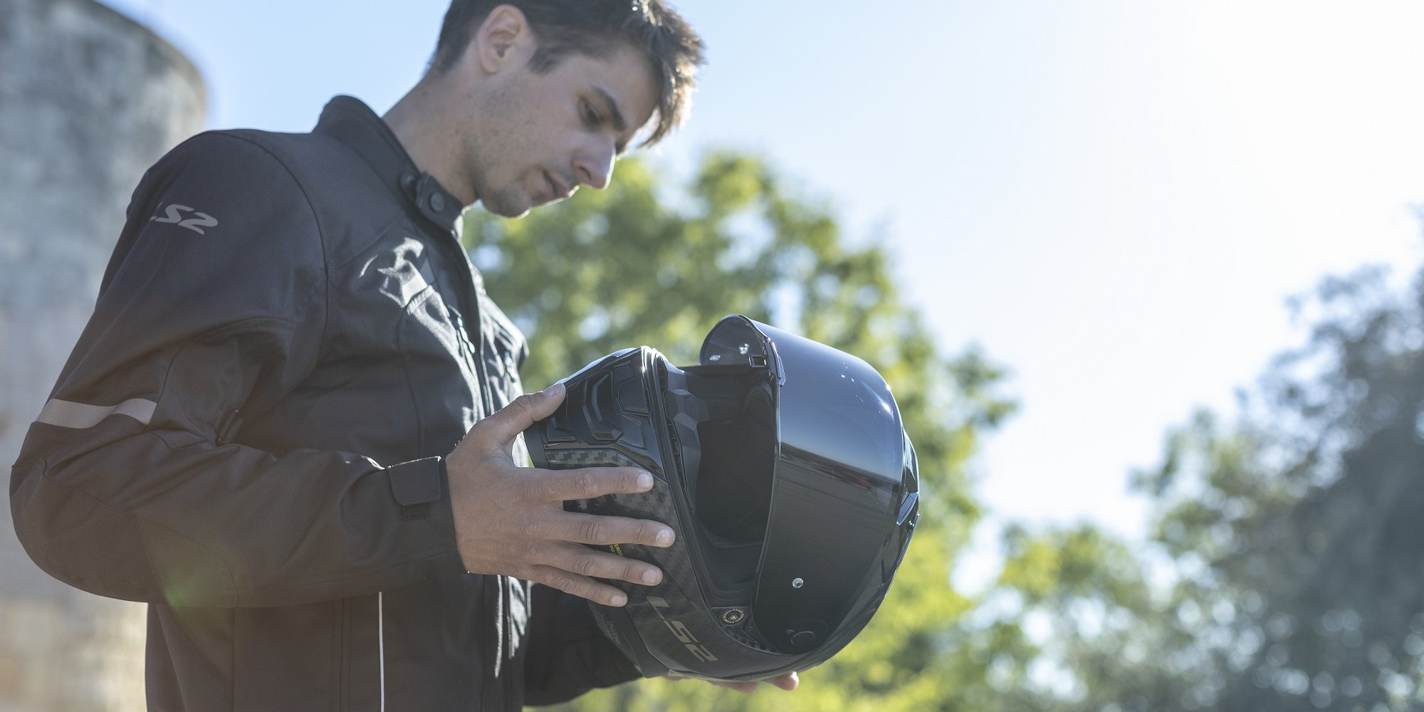 Comprehensive Guide to Choosing the Right Motorcycle Helmet