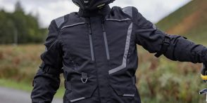 Motorcycle Jacket Fitting Guide: How Should a Motorcycle Jacket Fit?